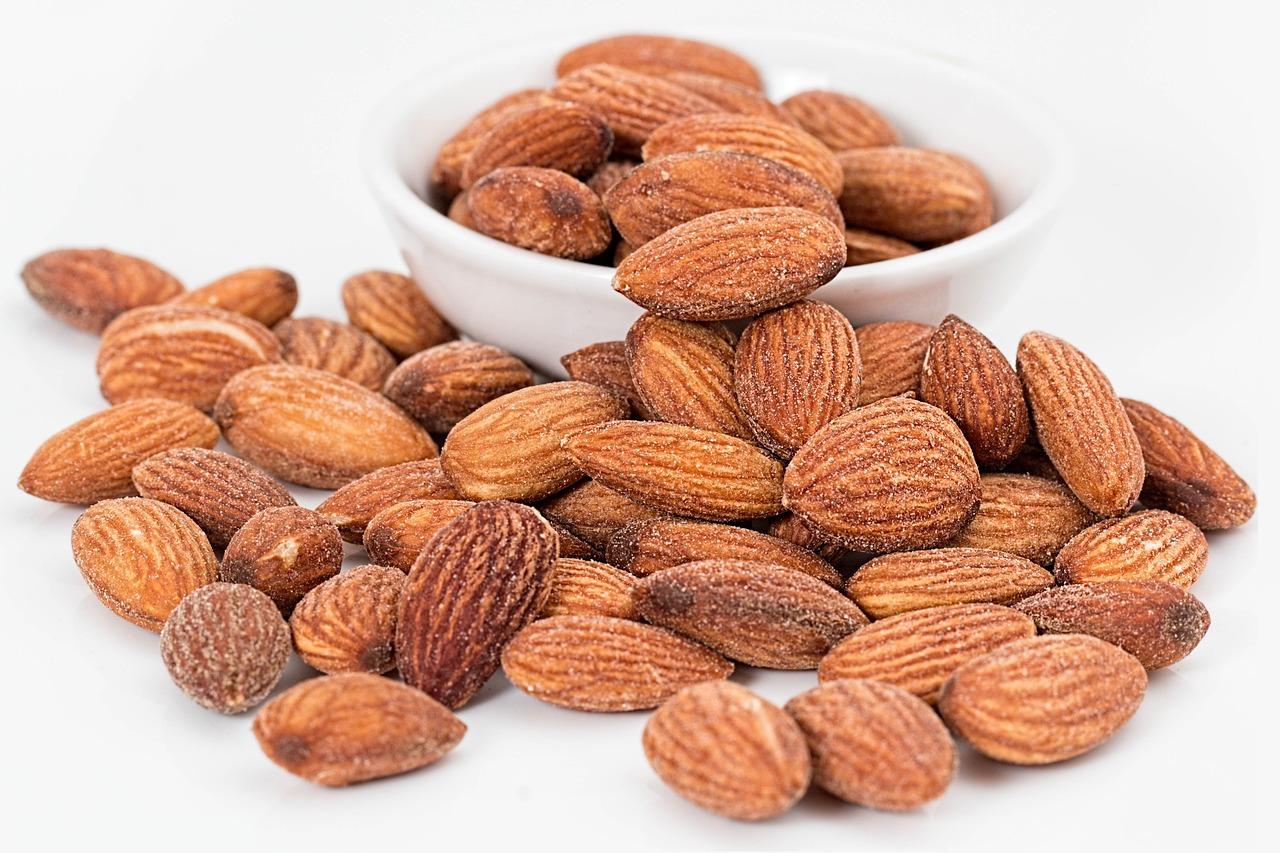 almonds-1768792_1280-1